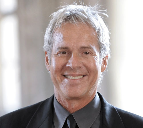 INCONTRO DI BENEDETTO XVI CON GLI ARTISTI - CHIAMATI A ESSERE "ANNUNCIATORI E TESTIMONI DI SPERANZA PER L'UMANITA'". E' L'"AMICHEVOLE E APPASSIONATO" APPELLO CHE PAPA BENEDETTO XVI HA RIVOLTO AGLI ARTISTI INCONTRATI NELLA CAPPELLA SISTINA. A QUARANTACINQUE ANNI DALLA STORICA UDIENZA DI PAOLO VI. NELLA FOTO CLAUDIO BAGLIONI