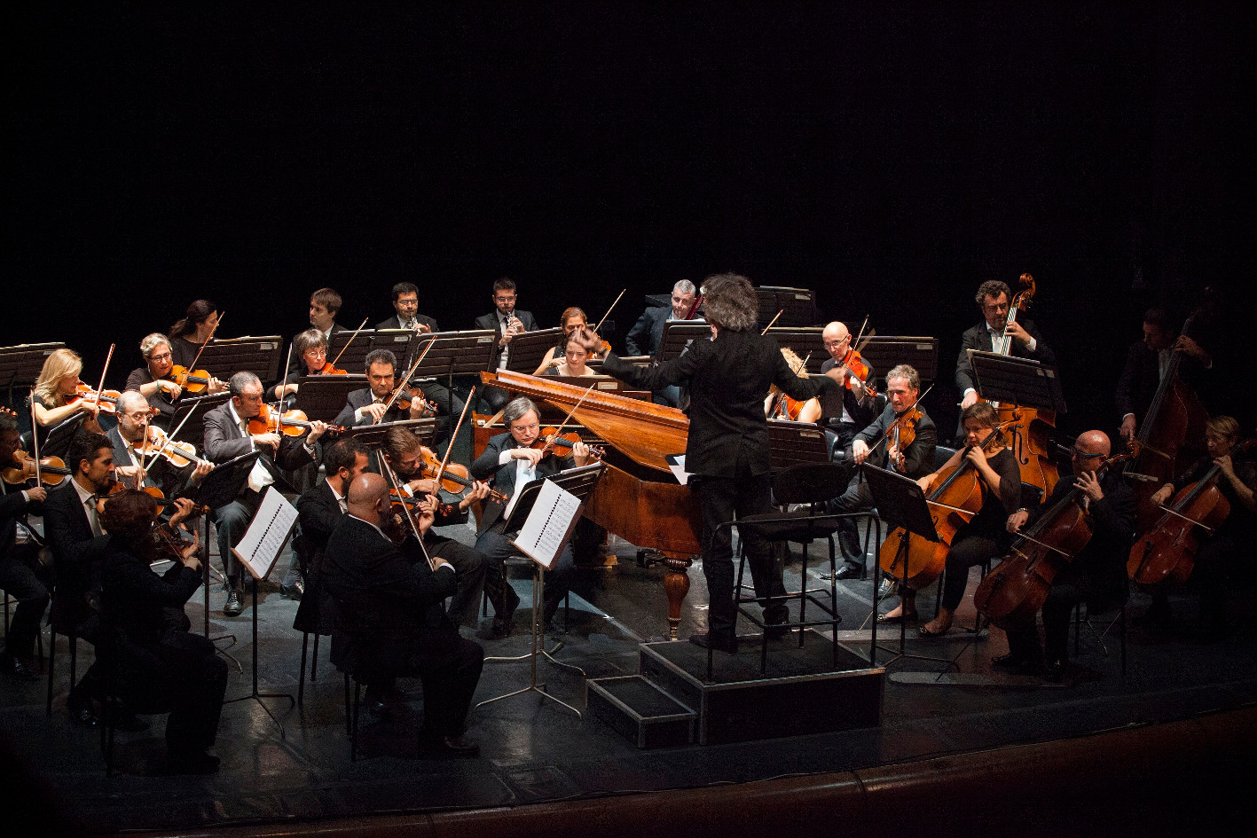 Federico-Maria-Sardelli-e-lOrchestra-del-Maggio-Musicale-Fiorentino-©-Pietro-Paolini-TerraProject-contrasto-pic