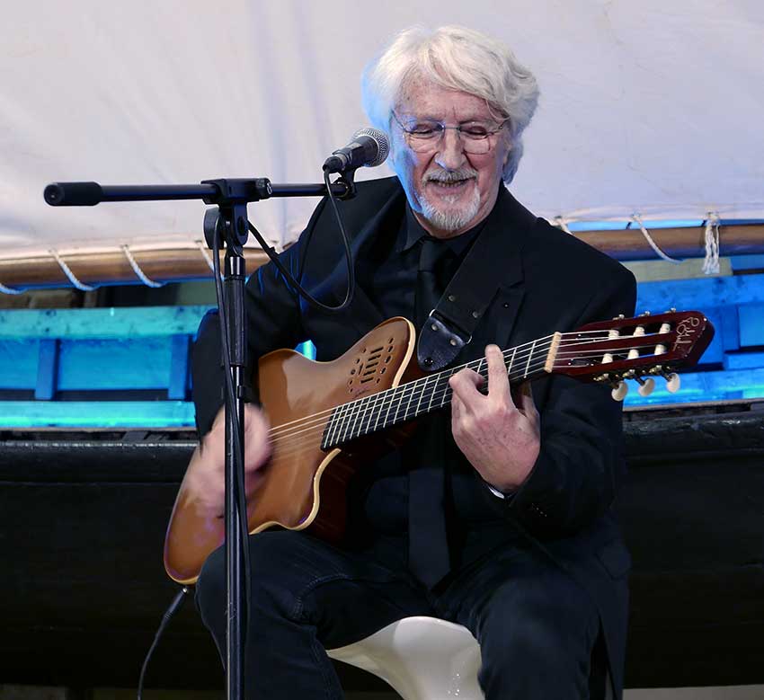 Vittorio-De-Scalzi-copyright-Azzurra-Music