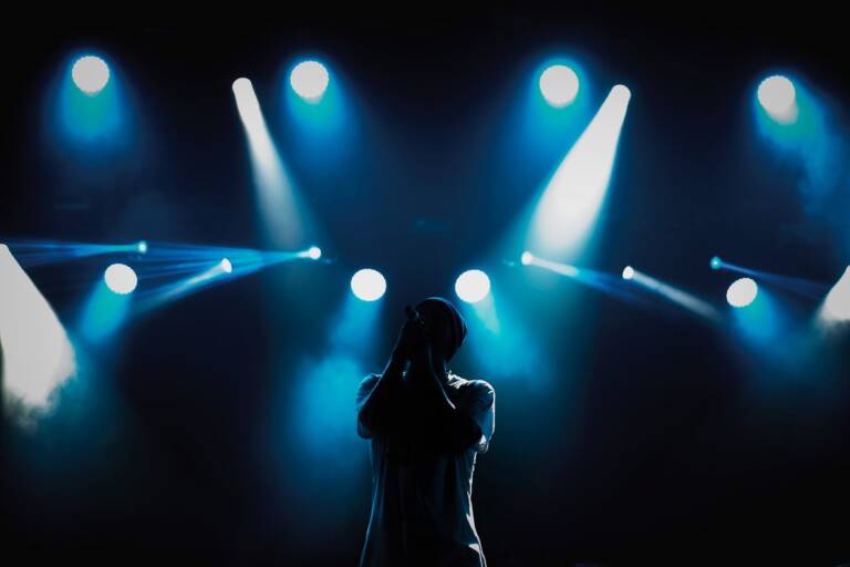 homejalouspublic_htmlwp-contentuploads202209echoSH_cantante_luci_buio-768x512.jpg632c5fd07ea24.jpg