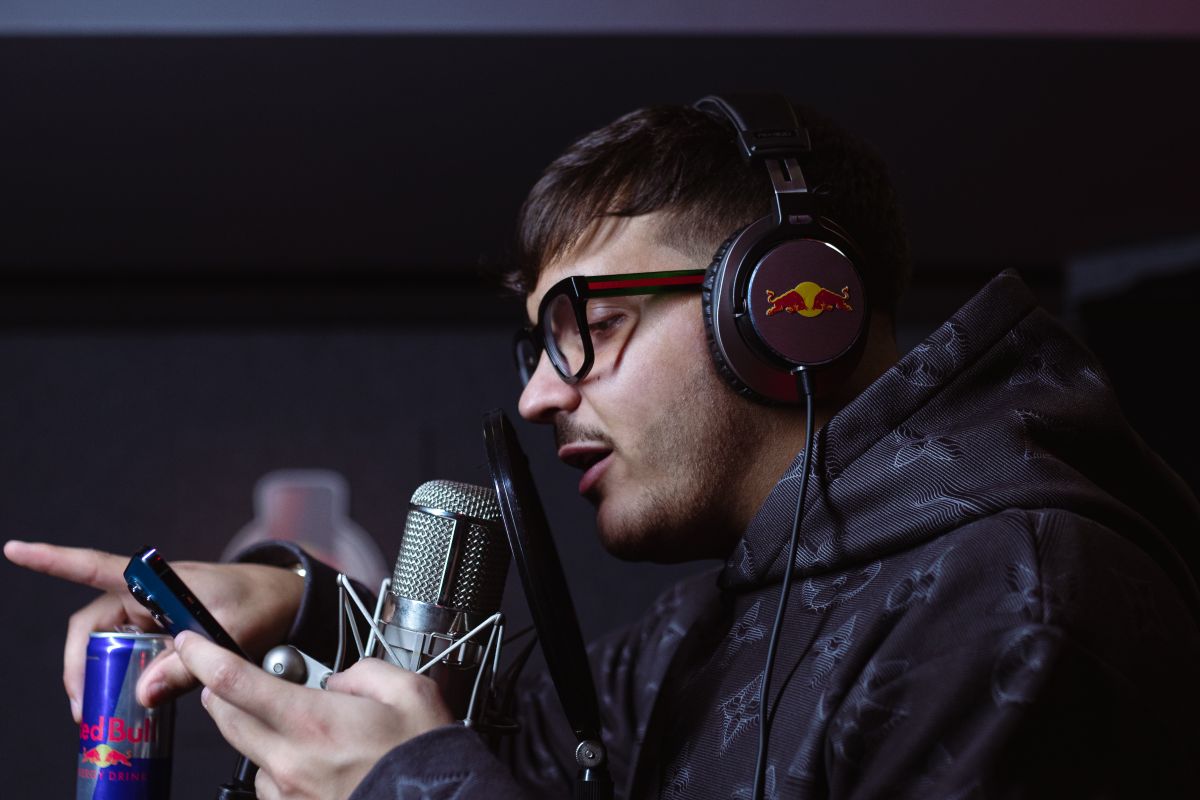 da-lazza-a-sfera-ebbasta:-tutti-i-feat-nel-nuovo-album-di-geolier