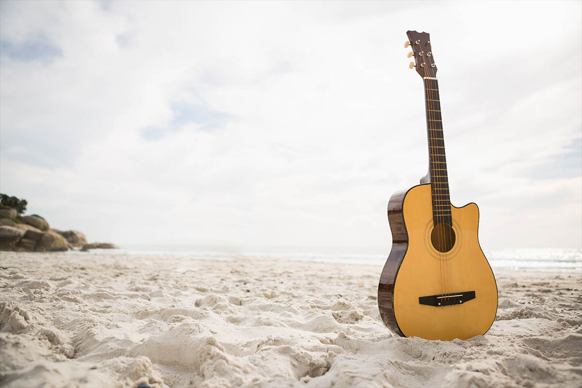 homejalouspublic_htmlwp-contentuploads202301echoSH_spiaggia_chitarra.jpg